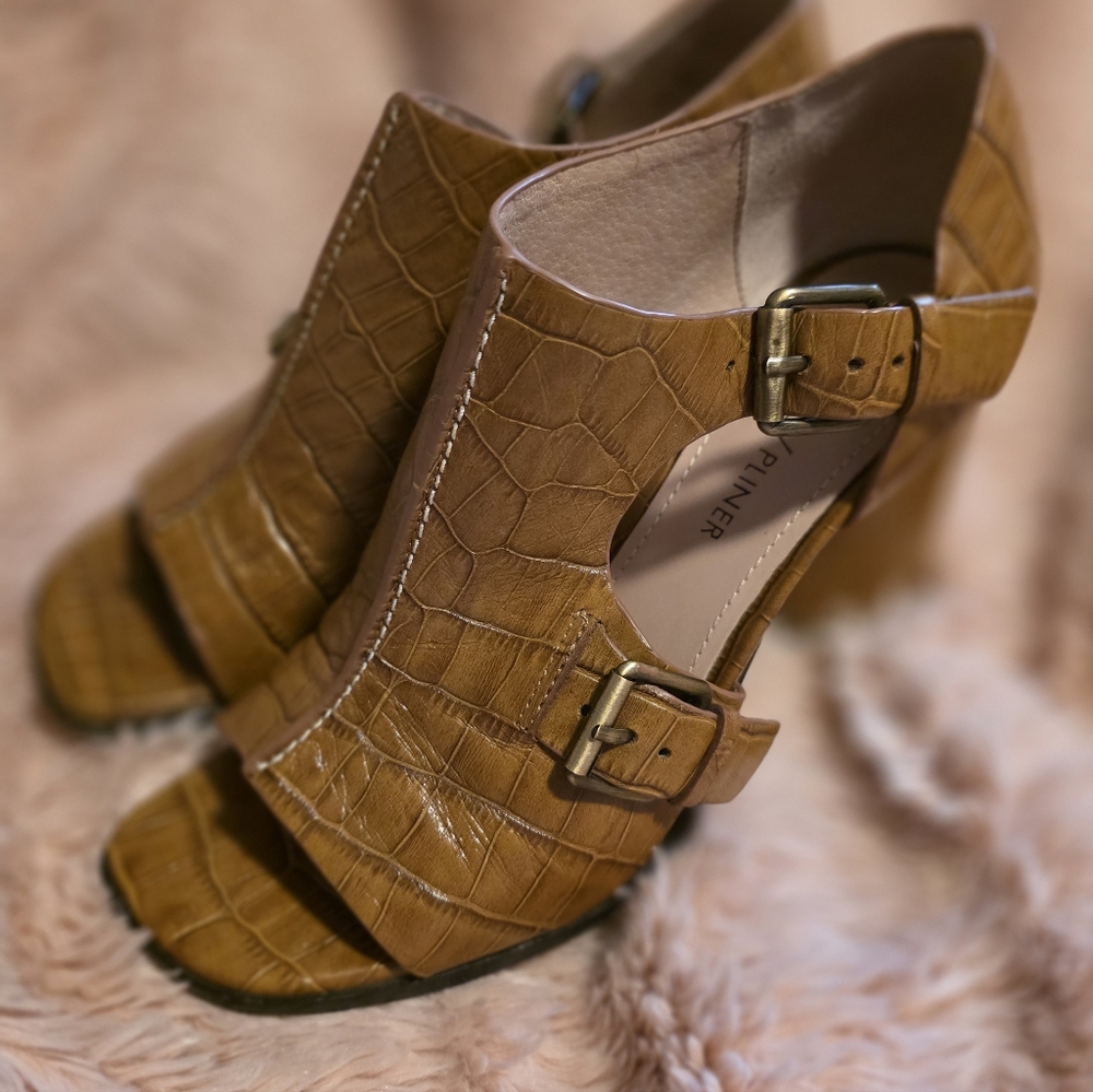 Donald Pliner Peep Toe Bootie Size 6